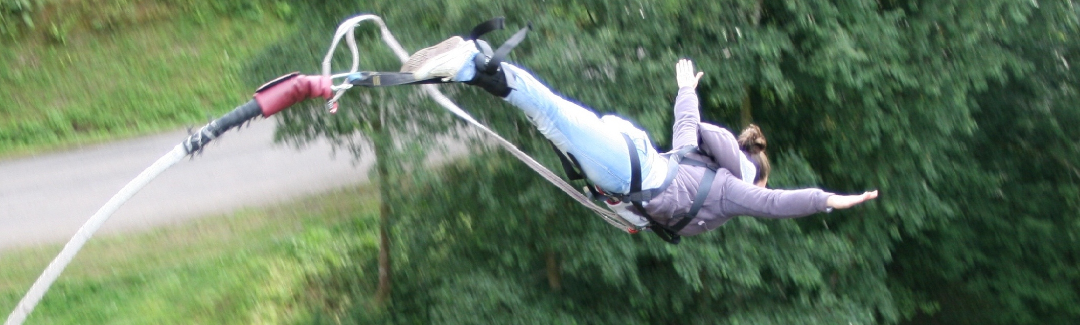 Saut à l'élastique Druyes les Belles Fontaines -